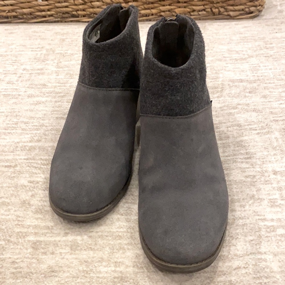 Toms Ankle Boots. Size 8.